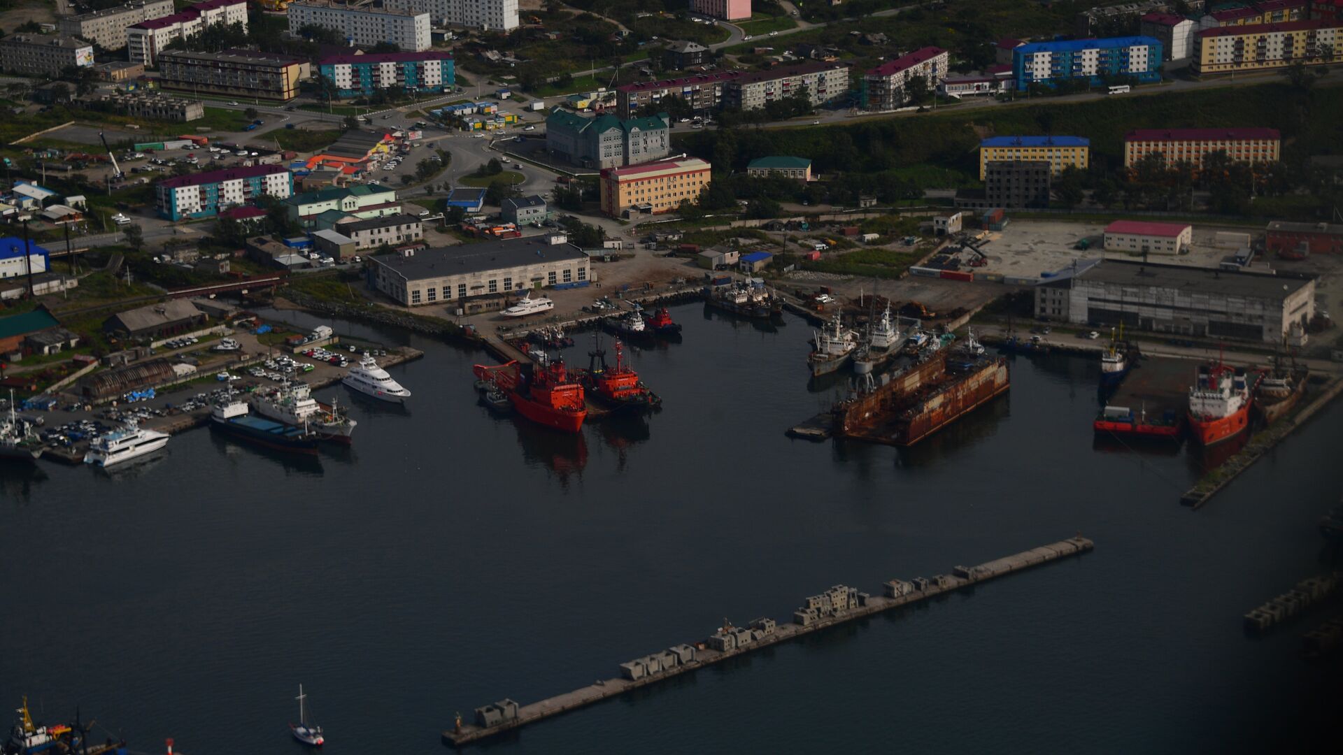 Порт в городе Корсаков на берегу залива Анива - РИА Новости, 1920, 30.08.2024