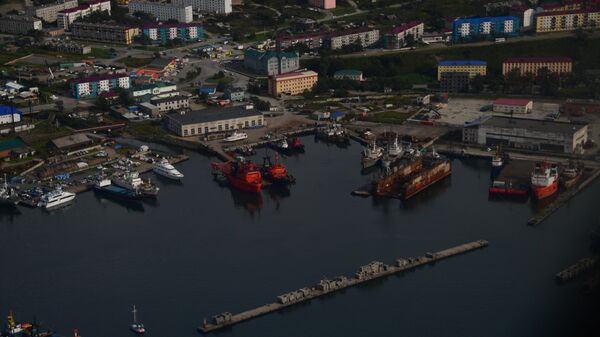 Порт в городе Корсаков на берегу залива Анива