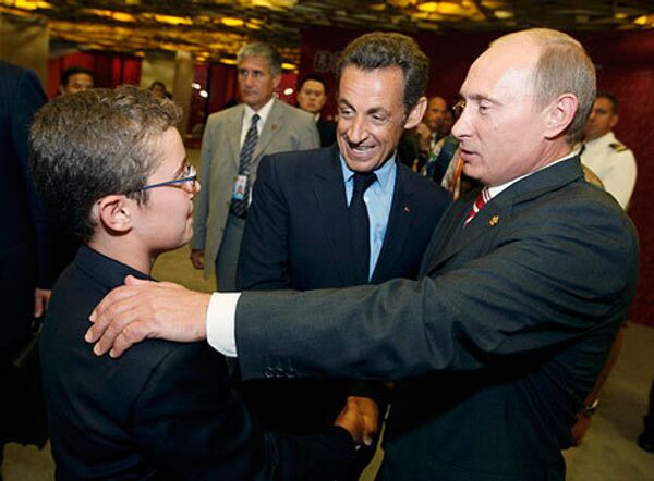 Владимир Путин и Николя Саркози с сыном на церемонии открытия Олимпийских игр 2008 в Пекине