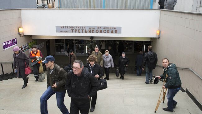 Вход на станцию московского метрополитена Третьяковская в Москве. Архивное фото