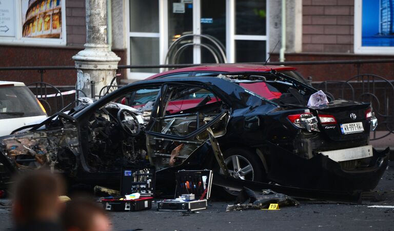 На месте взрыва автомобиля в центре Киева. 8 сентября 2017 На месте взрыва автомобиля в центре Киева. 8 сентября 2017