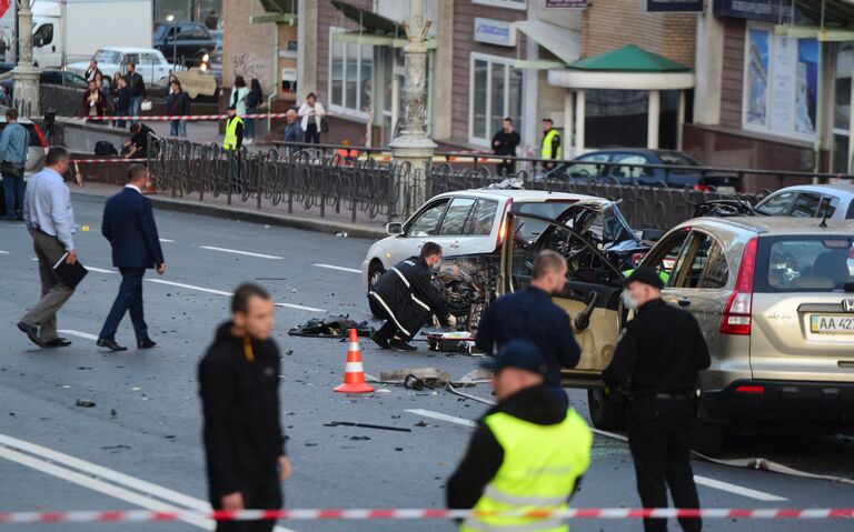 На месте взрыва автомобиля в центре Киева. 8 сентября 2017 На месте взрыва автомобиля в центре Киева. 8 сентября 2017