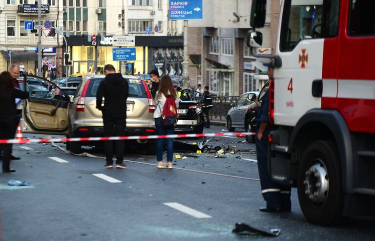 Место взрыва автомобиля в Киеве. 8 сентября 2017 Место взрыва автомобиля в Киеве. 8 сентября 2017