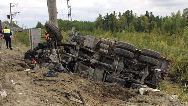 На месте столкновения пассажирского поезда и грузовика в Ханты-Мансийском автономном округе. 9 сентября 2017