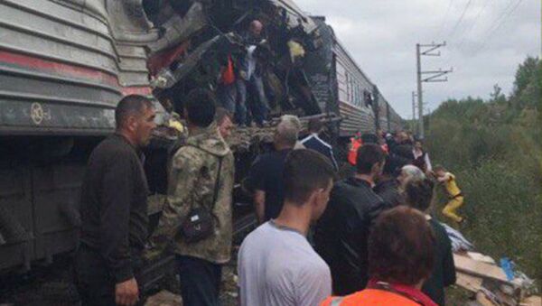 На месте столкновения пассажирского поезда и грузовика в Ханты-Мансийском автономном округе. 9 сентября 2017