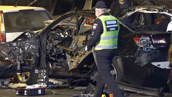 Полицейские осматривали место взрыва легкового автомобиля в Киеве