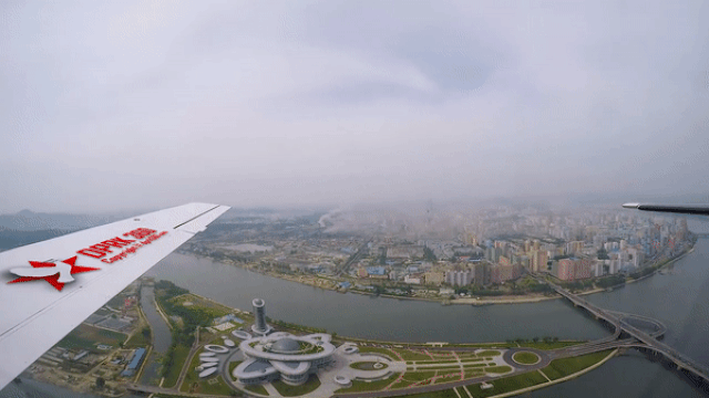 В небе над Пхеньяном gif