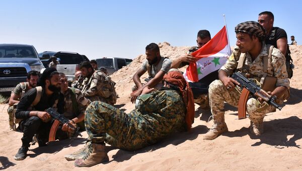 Сирийские военные в окрестностях Дейр-эз-Зора. Архивное фото