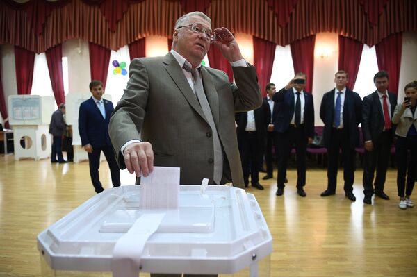 Лидер ЛДПР Владимир Жириновский в единый день голосования на избирательном участке в Москве. 10 сентября 2017