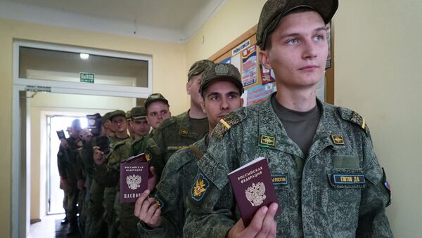 Военнослужащие в единый день голосования на избирательном участке №268 в Калининграде. 10 сентября 2017