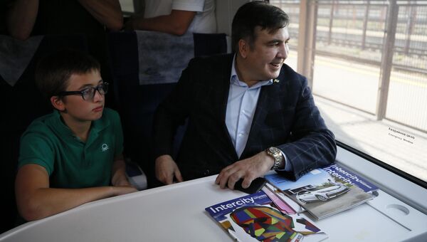 Михаил Саакашвили и его сын Николай в поезде следующем из Польши. 10 сентября 2017