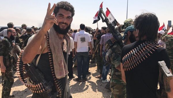 Встреча подразделений пятого корпуса армии САР с частями сирийской армии на юге Дейр-эс-Зора, после прорыва кольца окружения ИГ*. 10 сентября 2017