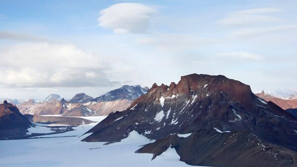 Горный массив Вольтадт в Антарктиде