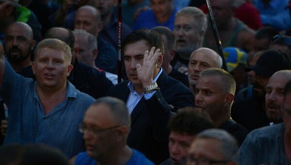 Бывший президент Грузии, экс-губернатор Одесской области Михаил Саакашвили (в центре)у пункта пропуска Шегени на украинско-польской границе
