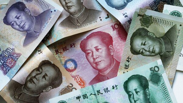 Китайские денежные купюры-юани. Архивное фото