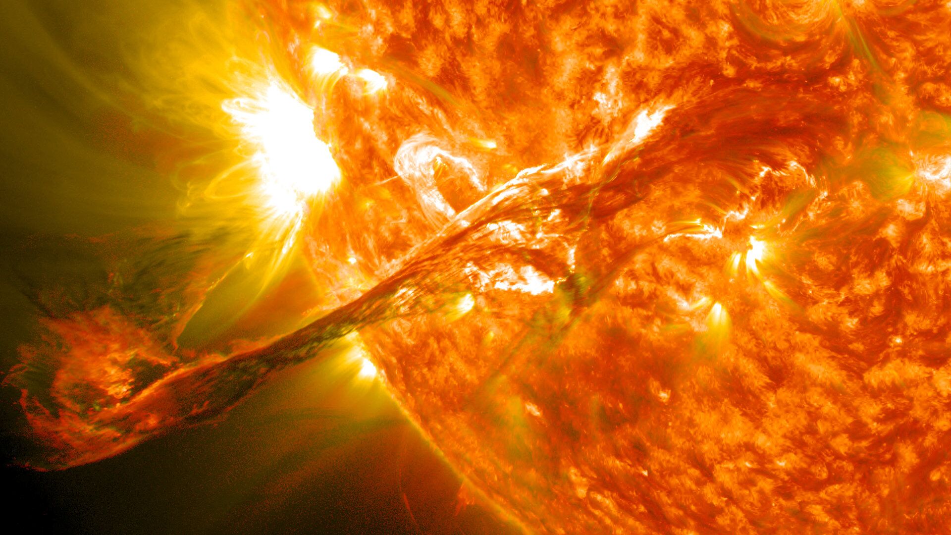 На Земле ожидаются магнитные бури из-за очередной крупной вспышки на Солнце
