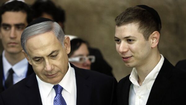 Премьер-министр Израиля Биньямин Нетаньяху с сыном Яиром