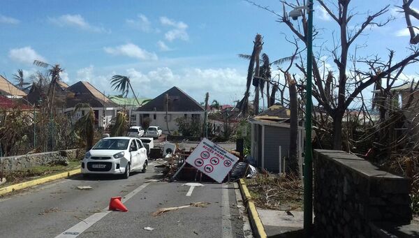 Завалы на улицах острова Сен-Мартен, образовавшиеся после урагана Ирма. 10 сентября 2017