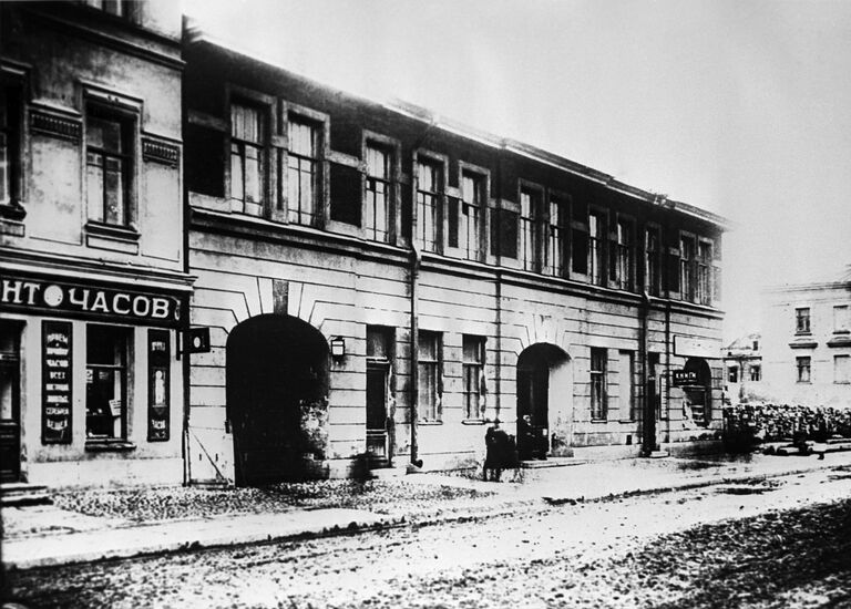 Дом №32 на набережной реки Карповки, где 10 октября 1917 года под руководством В.И.Ленина проходило заседание ЦК РСДРП. Петроград