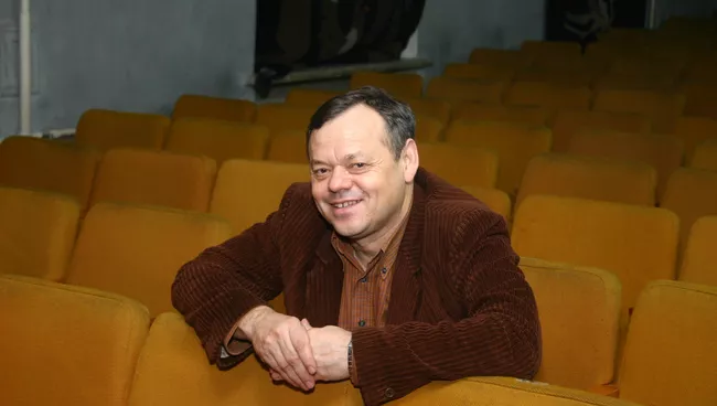 Член жюри Всероссийского фестиваля семейных любительских театров Сказка приходит в дом, народный̆ артист России, художественный̆ руководитель Театра кукол Огниво Станислав Железкин