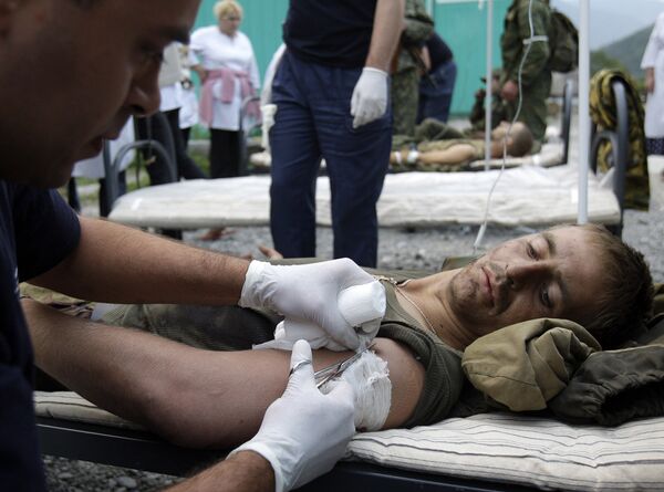 Медицинская помощь раненым Российским солдатам