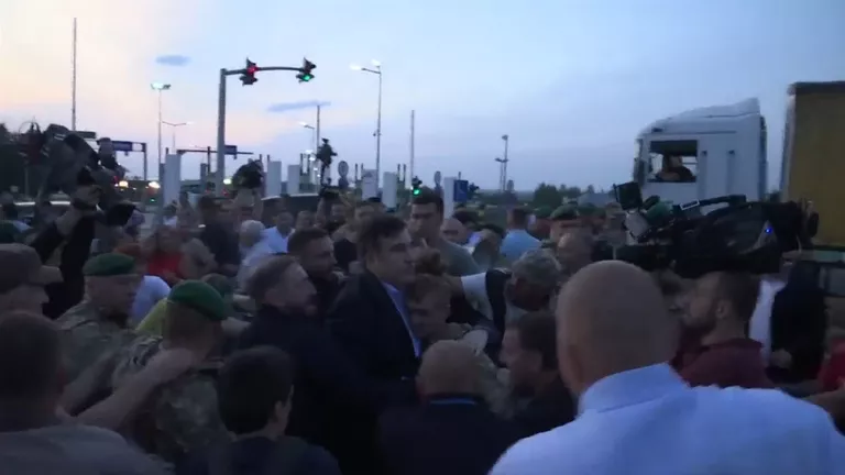 Потасовка на границе и митинг: как Саакашвили вернулся на Украину Потасовка на границе и митинг: как Саакашвили вернулся на Украину