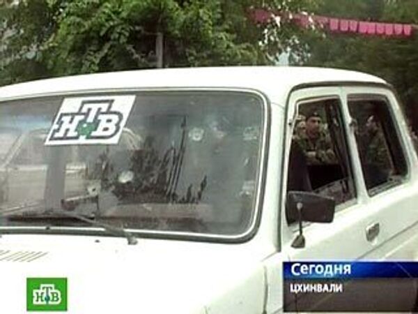 В окрестностях Цхинвали под обстрел попала машина съемочной группы телеканала НТВ
