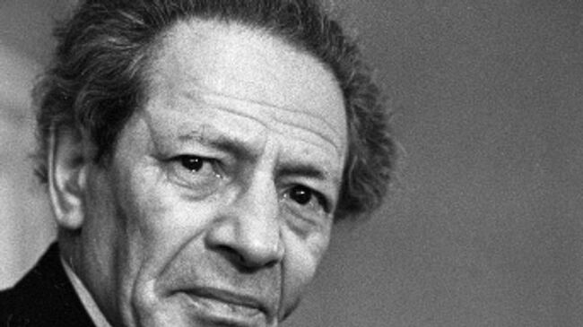 Жизнь такого человека – настоящая находка для телевизионщиков. Надеюсь, что и для телезрителей – тоже, которым в это воскресенье покажут сразу четыре серии из 16-ти.