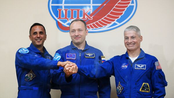 Члены экипажа экспедиции на МКС Джозеф Акаба, Александр Мисуркин и Марк Ванде Хай. 11 сентября 2017