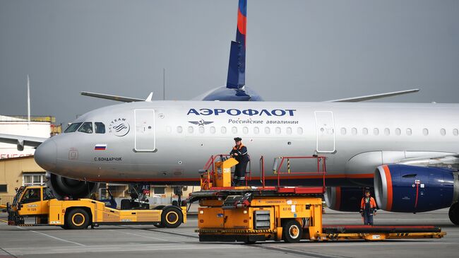 Самолет авиакомпании Аэрофлот Airbus A321 в аэропорту Шереметьево. Архивное фото