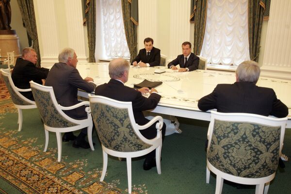 Медведев на встрече с руководством парламентских партий