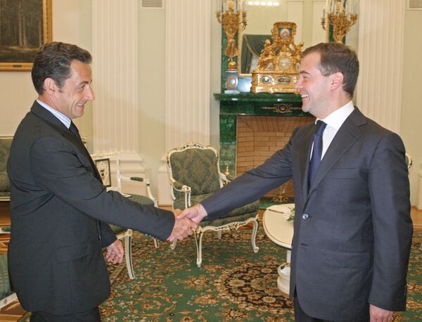Президенты Франции и РФ Николя Саркози и Дмитрий Медведев. Архив