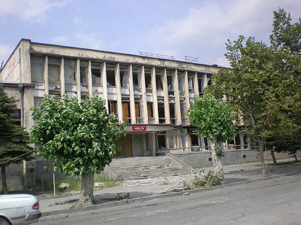 Второй год мирной жизни Республики Южная Осетия, страна находится в состоянии системного кризиса