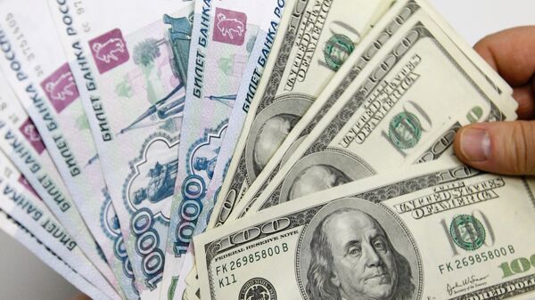 Рынок поверил в плавное ослабление рубля - эксперты