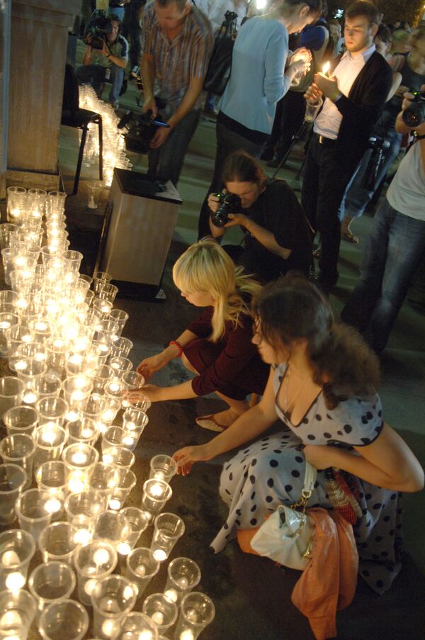 Траурный митинг в память о погибших в Южной Осетии у стен храма Христа-Спасителя