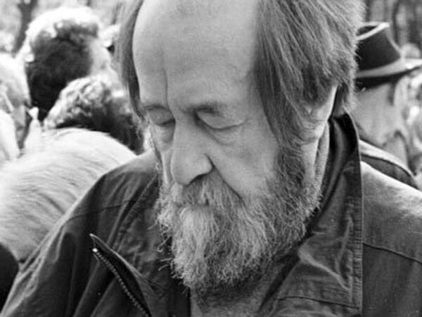 Видеосправка: Биография Александра Солженицына