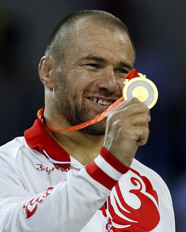 Борец  Асланбек Хуштов принес сборной России третью золотую медаль