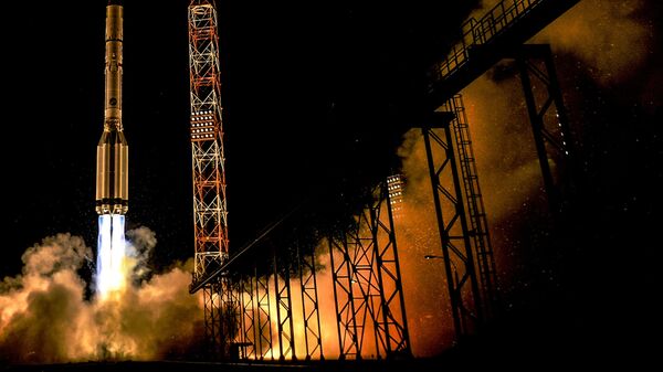 Старт ракеты-носителя Протон-М с телекоммуникационным космическим аппаратом Амазонас-5 с пусковой площадки космодрома Байконур