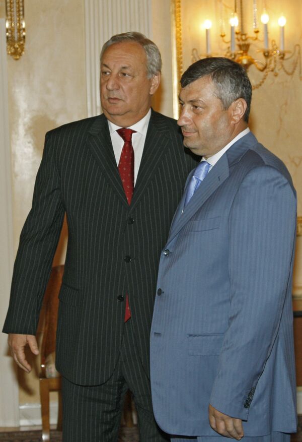 Президент Южной Осетии Эдуард Кокойты и президент Абхазии Сергей Багапш