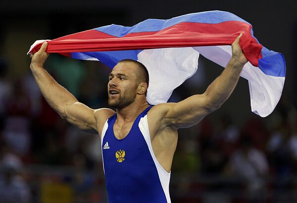 Борец Асланбек Хуштов принес сборной России третью золотую медаль