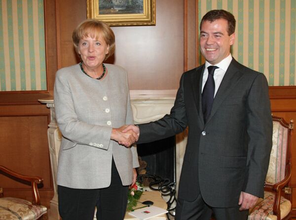 Дмитрий Медведев и Ангела Меркель во время встречи в Сочи