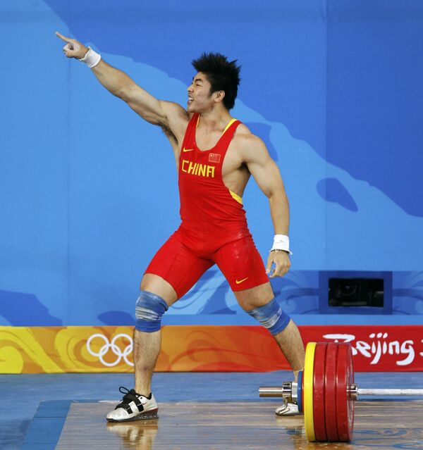 Китайский штангист Лу Юн с мировом рекордом стал олимпийским чемпионом
