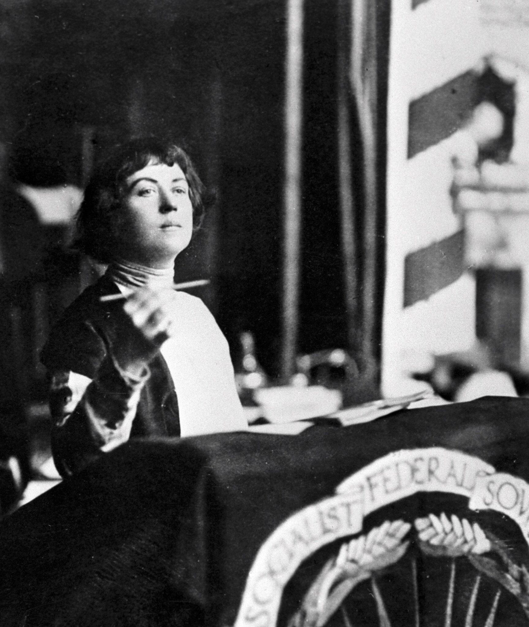 Александра Коллонтай выступает с трибуны 2-й Международной женской конференции - РИА Новости, 1920, 14.09.2021