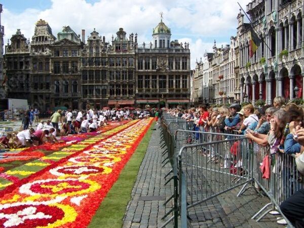 Цветочный ковер на главной площади Брюсселя