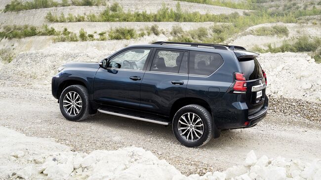 Автомобиль Toyota Land Cruiser Prado 