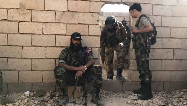 Бойцы сирийской армии в городе Дейр-эз-Зор