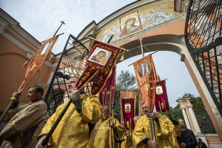 Во время крестного хода в честь дня перенесения мощей святого благоверного князя Александра Невского в Санкт-Петербурге