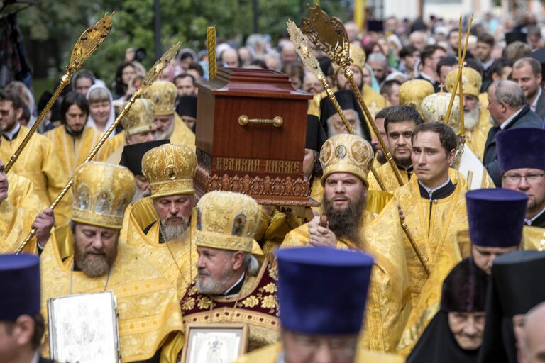 Во время крестного хода в честь дня перенесения мощей святого благоверного князя Александра Невского в Санкт-Петербурге