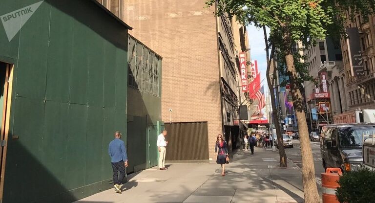 Место, на котором находились часы госдолга США в Нью-Йорке