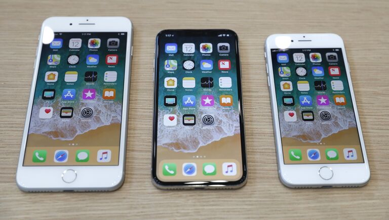 Презентация телефонов iPhone 8 Plus, iPhone X и iPhone 8 в штаб-квартире Apple в Купертино